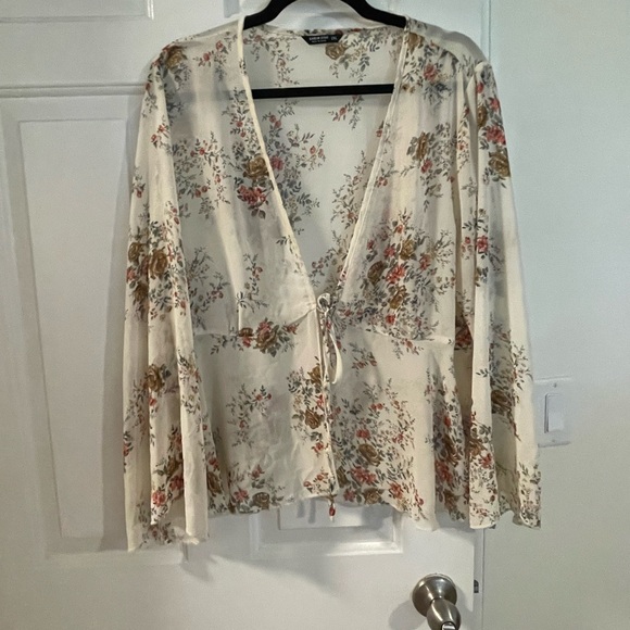 SHEIN Tops - Floral Cream Top